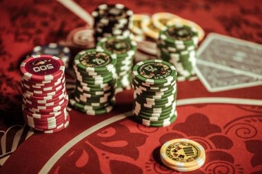 Slot game symbol combinations and corresponding prizes
